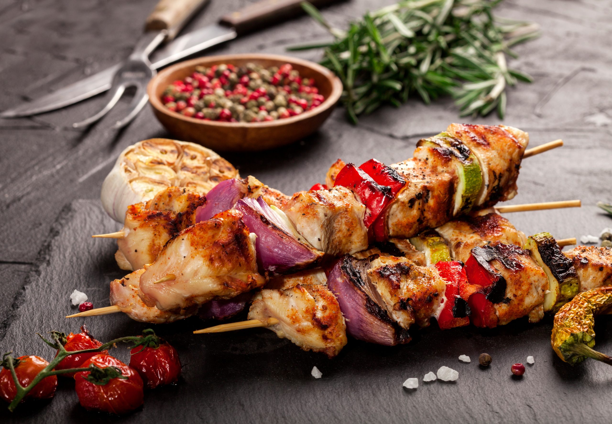 Brochette de poulet avec poivron et oignon